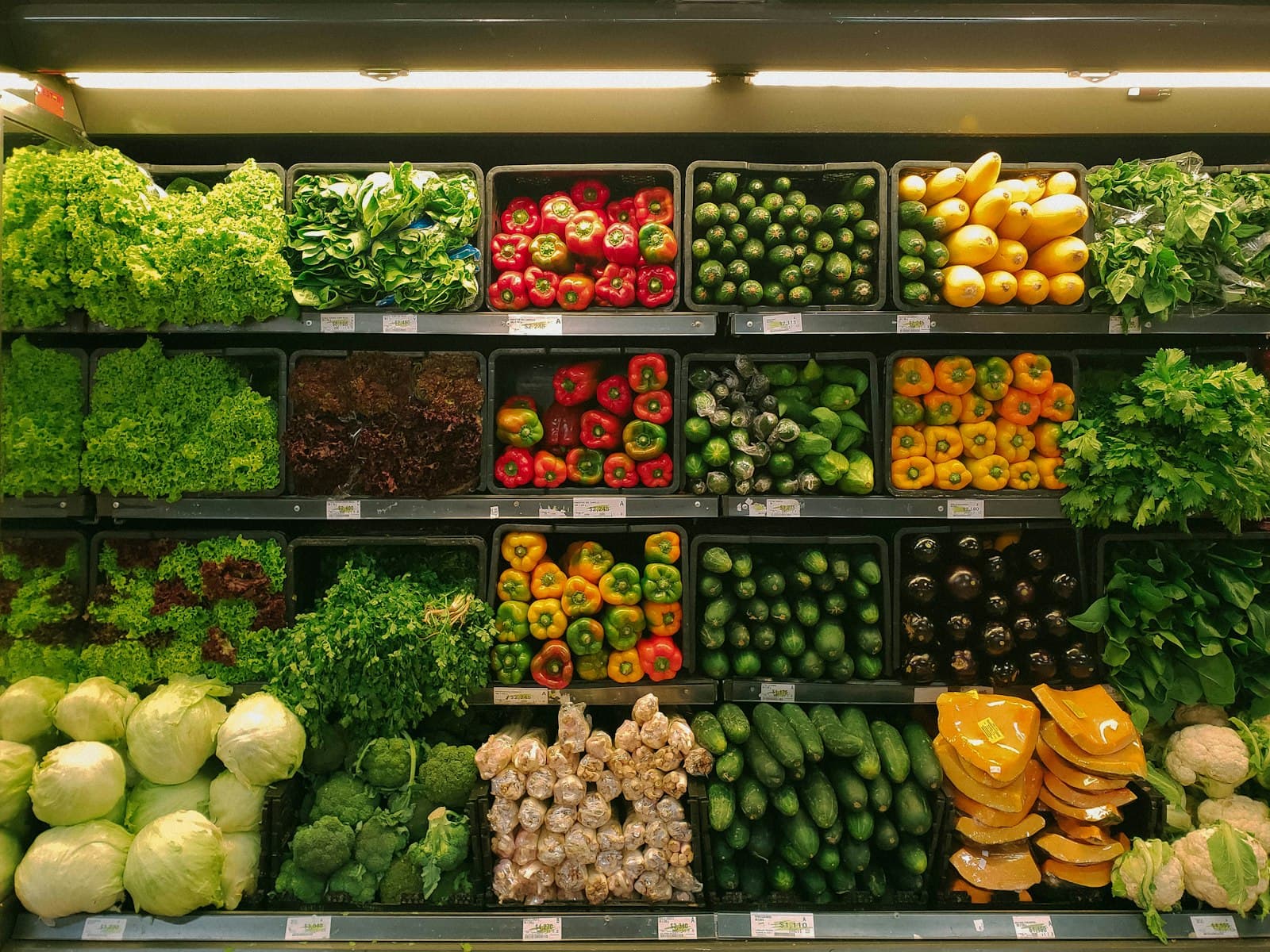 Locked pick atmosphere — browse and eat.